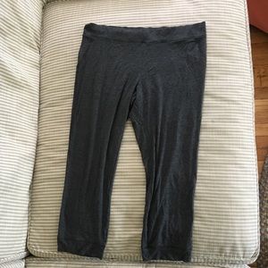 GAP Pants - Gap Body Lightweight Lounge Capris ~ L GAP Pants - Gap Body Lightweight Lounge Capris ~ L